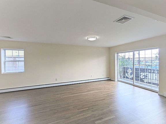 2nd image of 536 City Island Ave #2