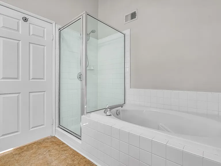 315 Westlake Vista Ln — Photo 31