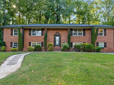 1048 Pine Lake Dr, Winston Salem, NC, 27105
