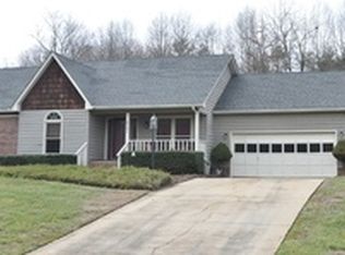 2151 21st St NE, Hickory, NC 28601