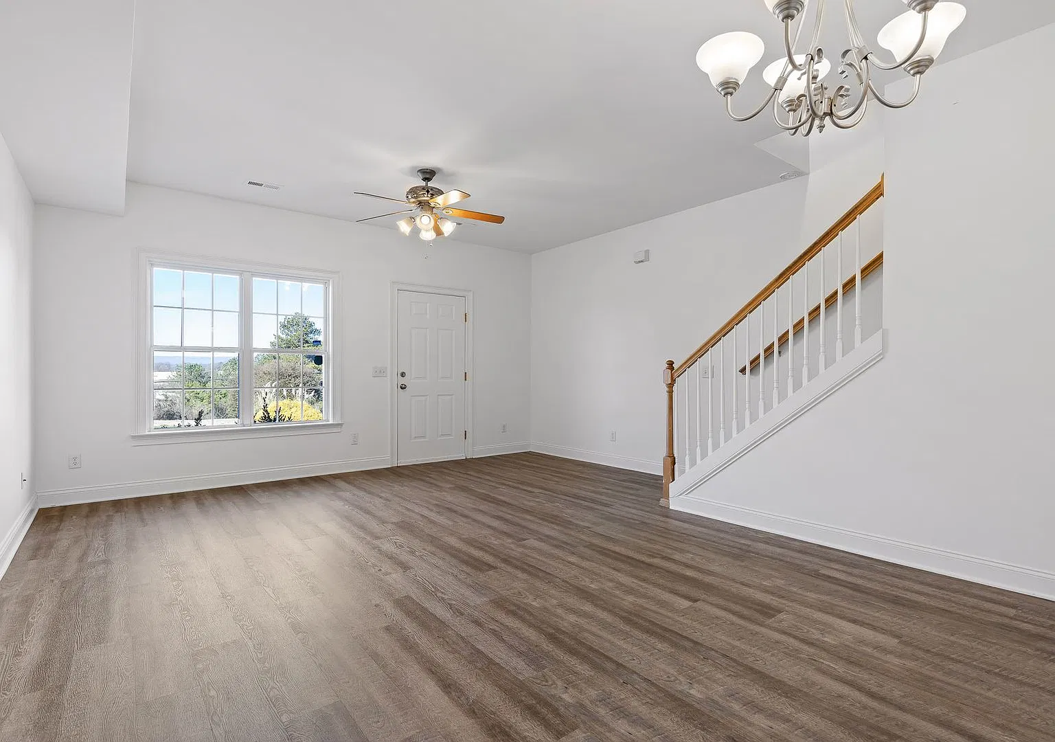 Modern 3BR Townhome with Private Backyard in Chattanooga — Photo 2