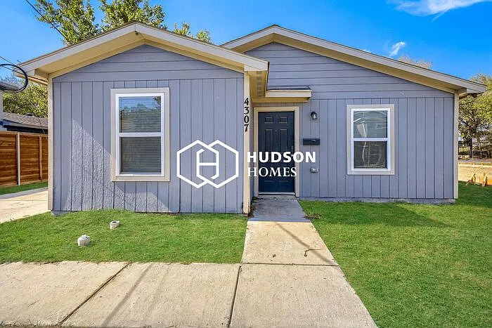 3 bed, 2.0 bath, 909 sqft, $1,449 — Photo 1
