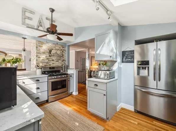 54 Lake Shore Dr, Weymouth, MA 02189