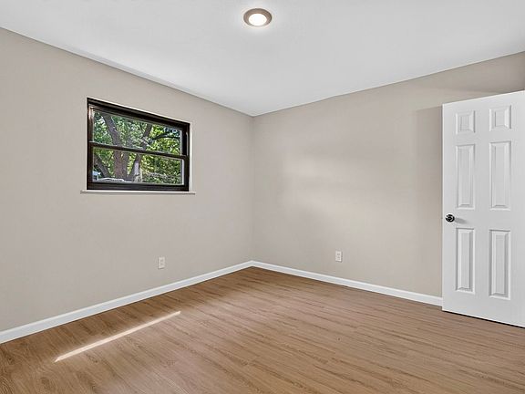 4th image of 207 Allen Dr