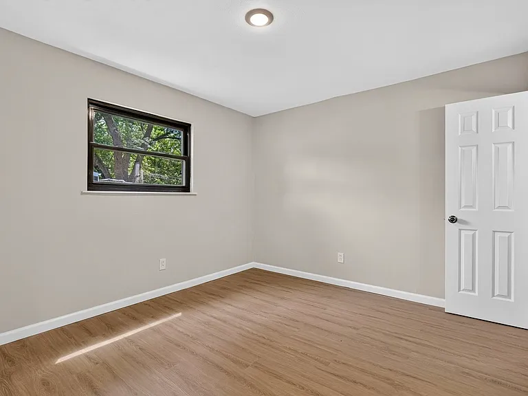 207 Allen Dr — Photo 4
