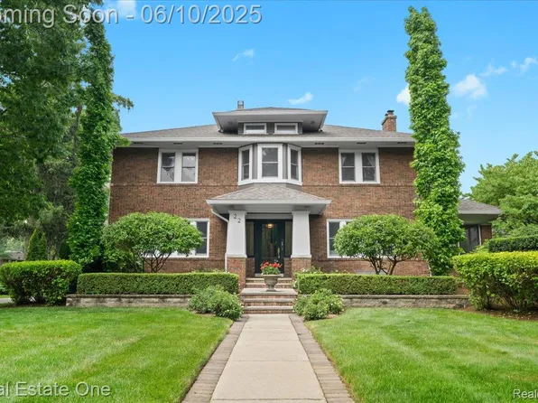 22 Elm Park Blvd, Pleasant Ridge, MI 48069