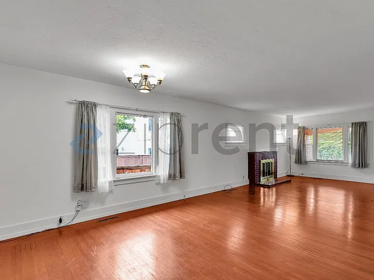 2145 Grant St — Photo 10