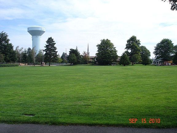 3rd image of 10508 Douglas Dr SW