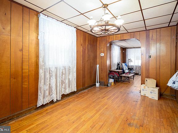 5th image of 252 Childs Ave