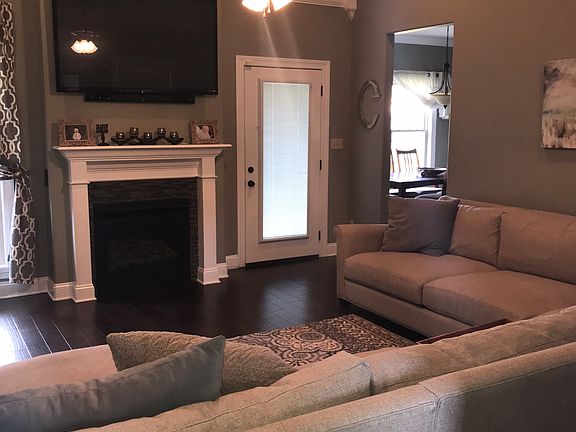3rd image of 120 Creekwood Cir