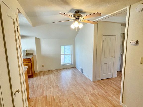 3rd image of 406 Burns Ave