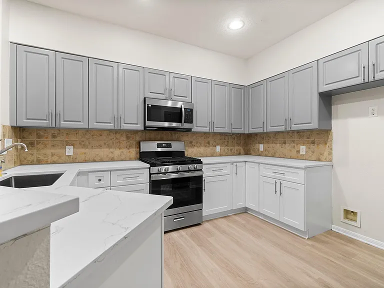 75 Scarlet Woods Ct — Photo 9
