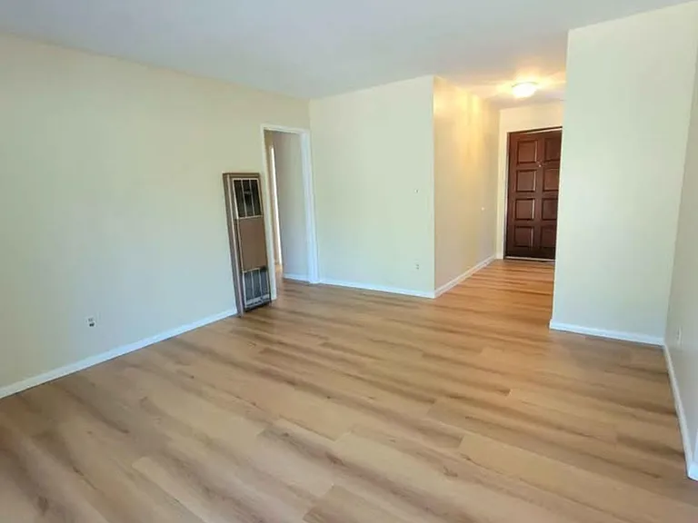 2120 Knox Ave — Photo 4
