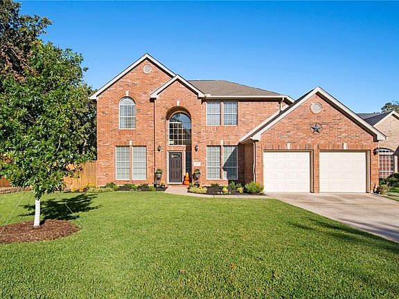 3rd image of 931 Southwood Dr