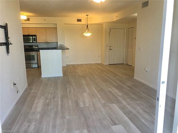 3rd image of 1115 Reserve Ct #2-204