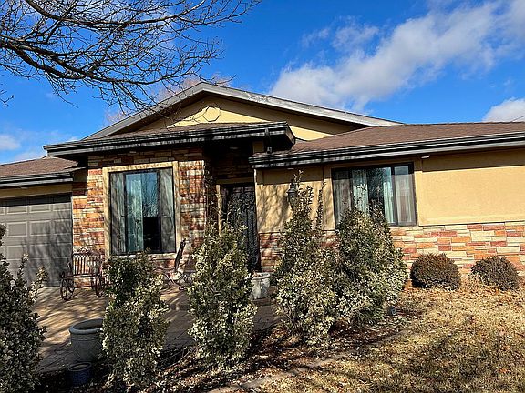 3rd image of 1001 N Holly Dr