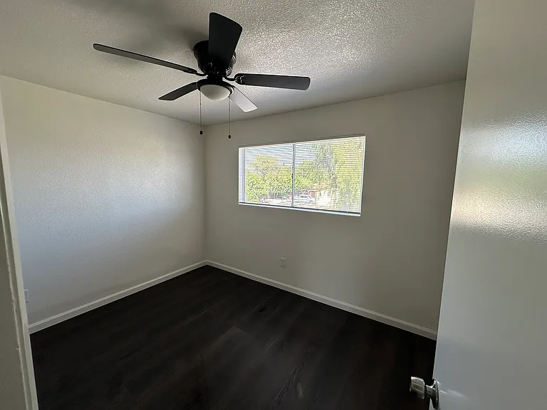1239 W 14th St #19 — Photo 3