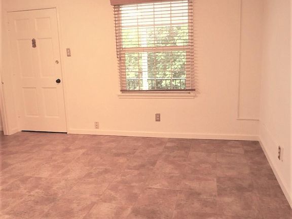 4th image of 718 E Victoria St #4