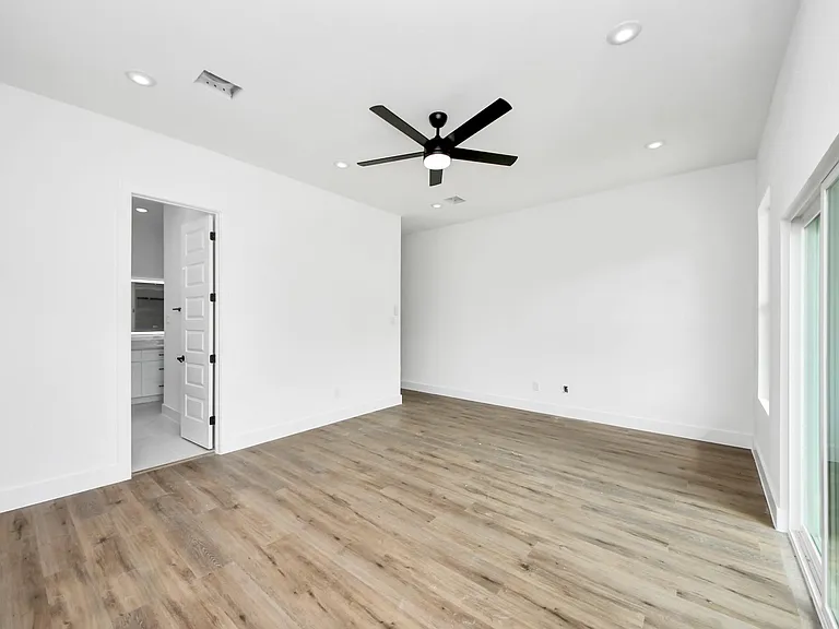 8313 Venus St — Photo 18