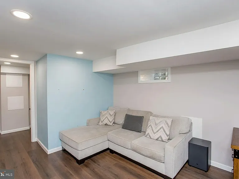 501 E Mount Airy Ave — Photo 26