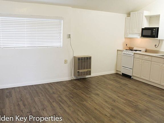 4th image of 936 S Pacific St APT 11