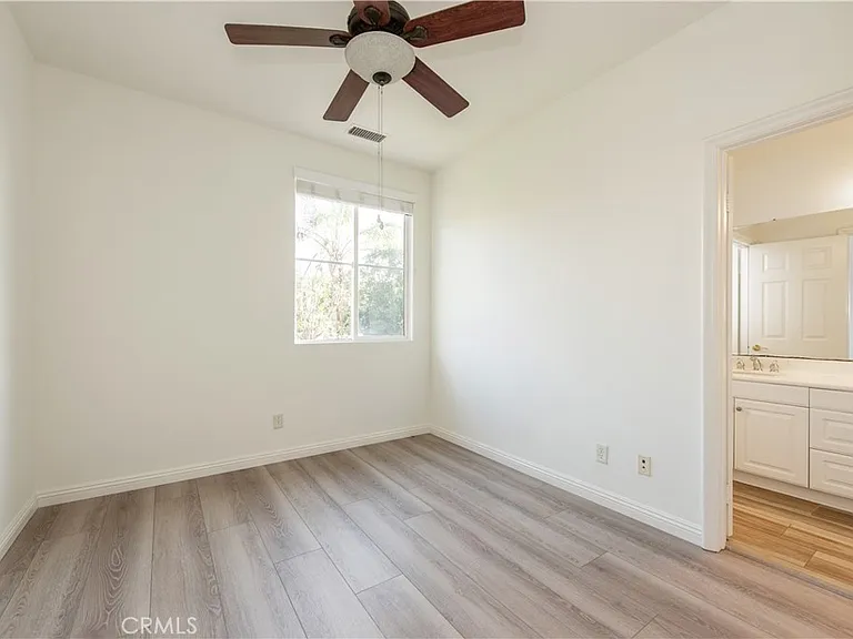 32 Sebastian — Photo 15