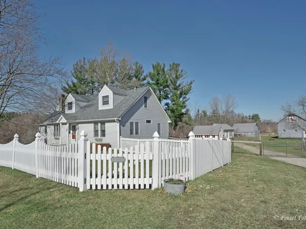 18716 Crowley Rd, Harvard, IL 60033