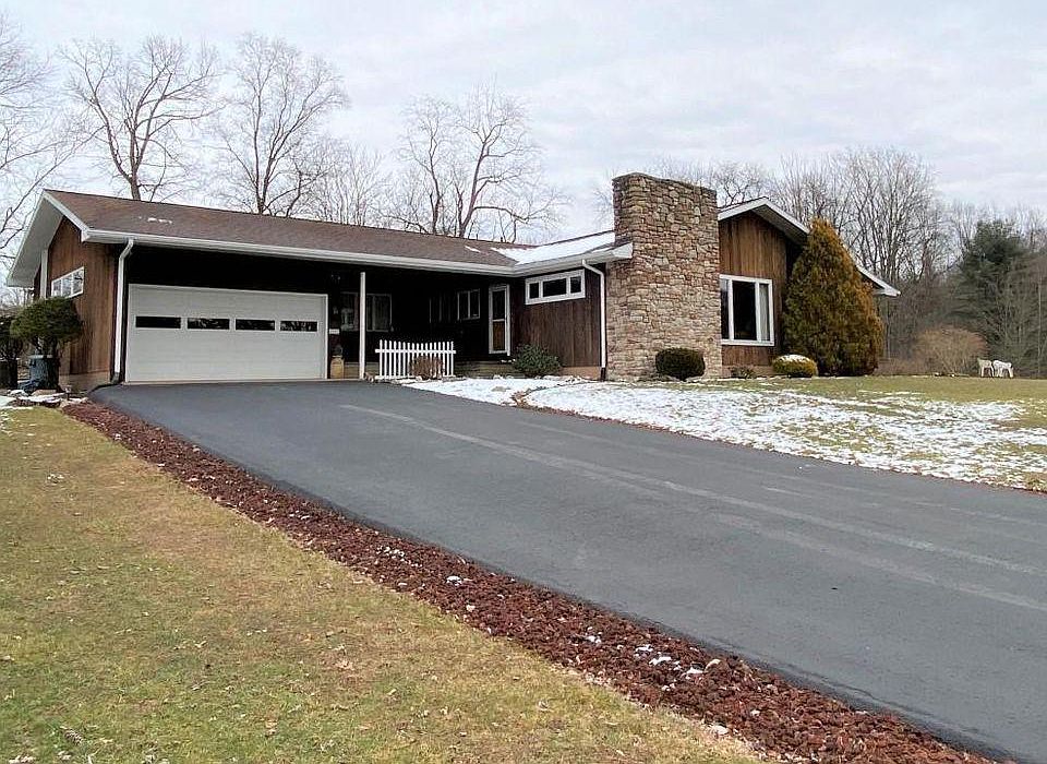 1st image of 206 Bieber Dr