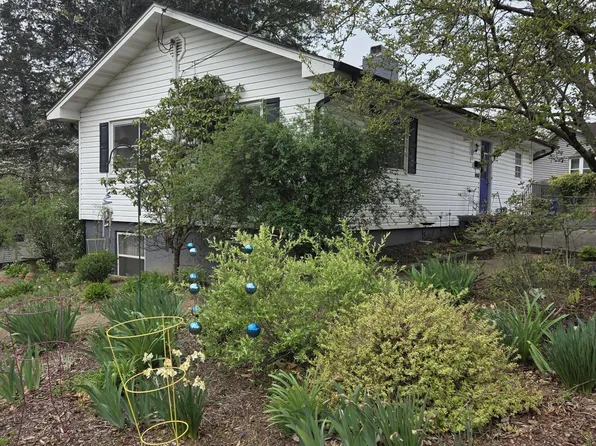 101 Tabor Rd, Oak Ridge, TN 37830