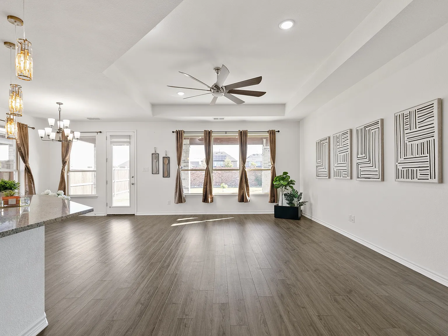 4 bed, 2614 sqft, $3,599 — Photo 2