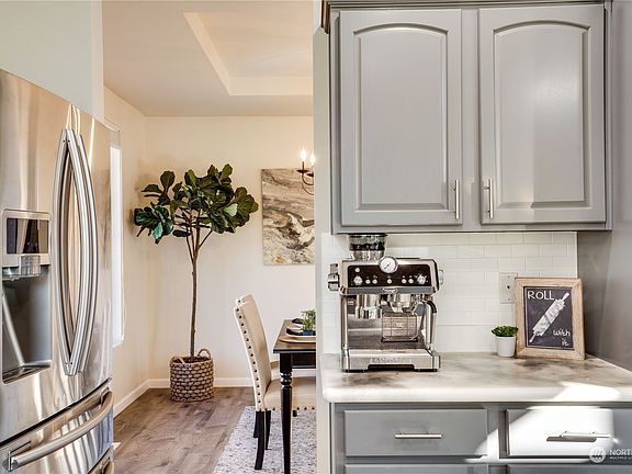 5th image of 806 Williams Street NW