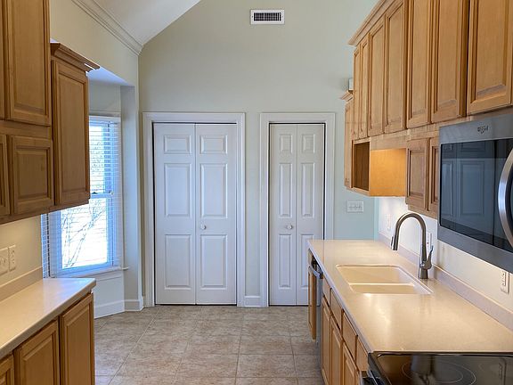 5th image of 1426 Heritage Landing Dr