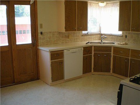 Eat-in kitchen