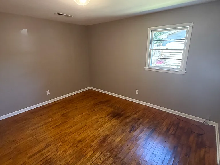 109 Paulette Ct — Photo 6