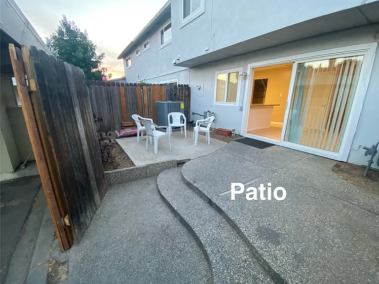7708 La Mancha Way — Photo 20