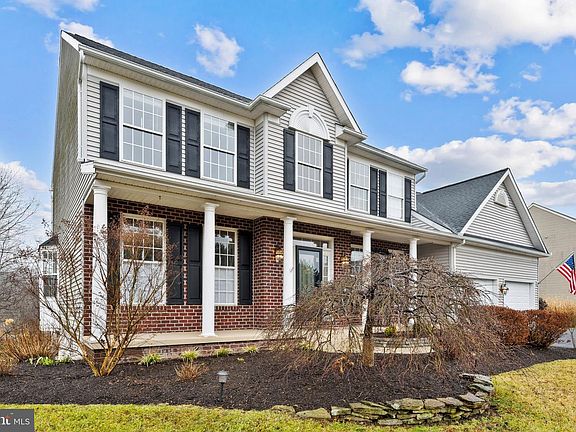 3rd image of 329 Braeburn Ct