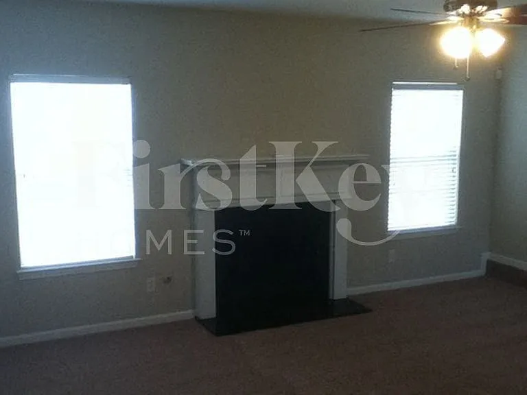 4 bed, 3.0 bath, 2929 sqft, $2,120 — Photo 4