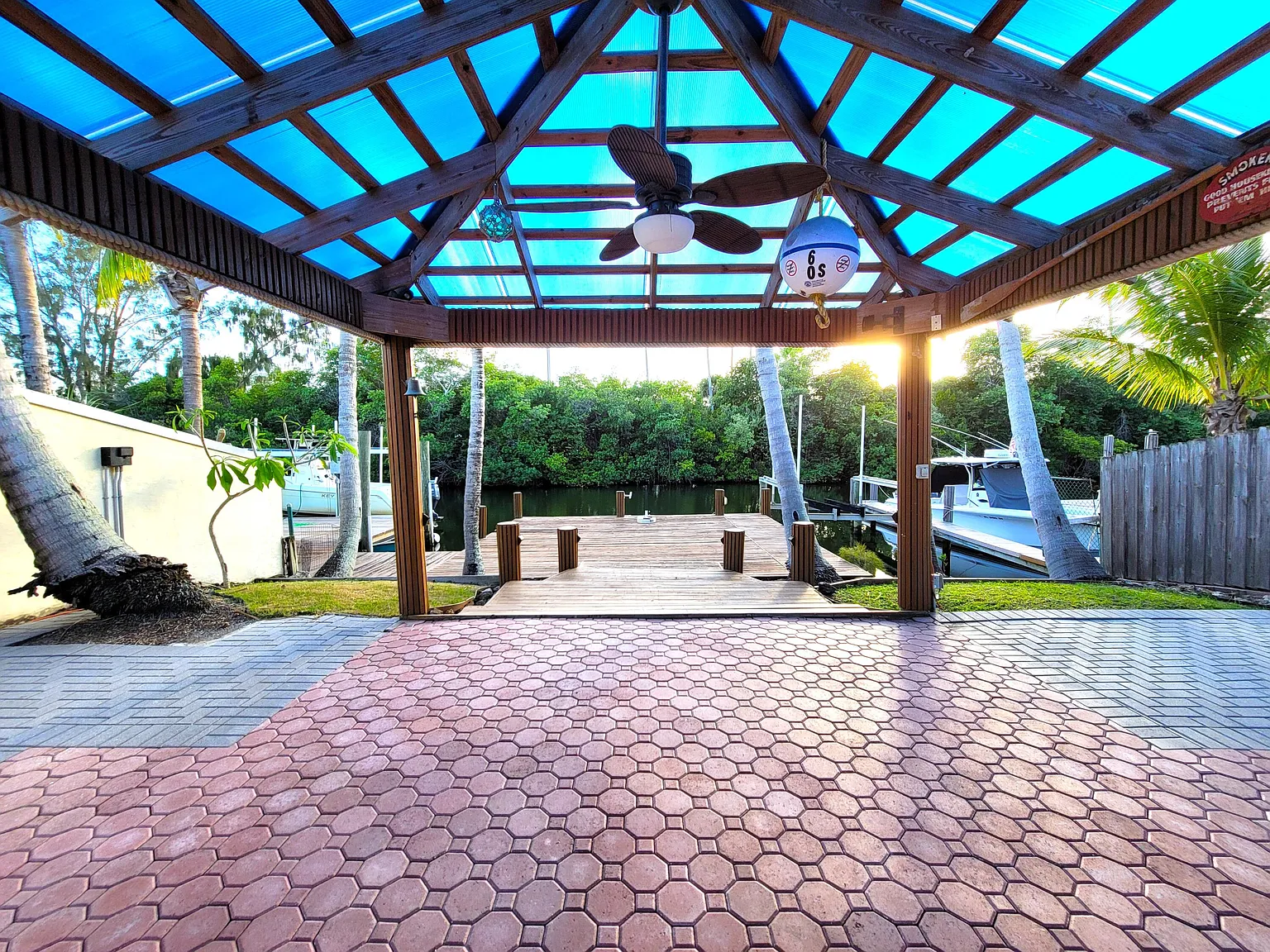 2 bed, 2.0 bath, 1728 sqft, $3,000 — Photo 2
