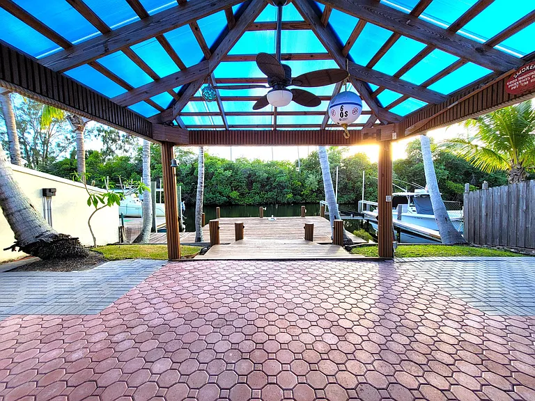 1903 Robalo Dr — Photo 2
