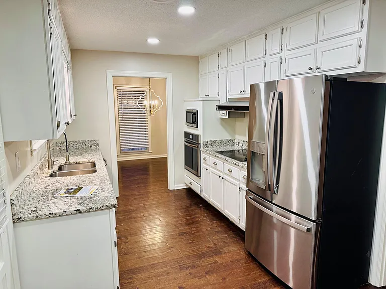 1624 W Churchill Downs Rd — Photo 9
