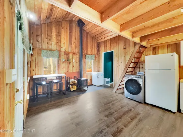 49925 S Bendapole Rd, Talkeetna, AK 99676