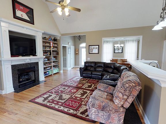 5th image of 300 Thoroughbred Dr NW Unit 92