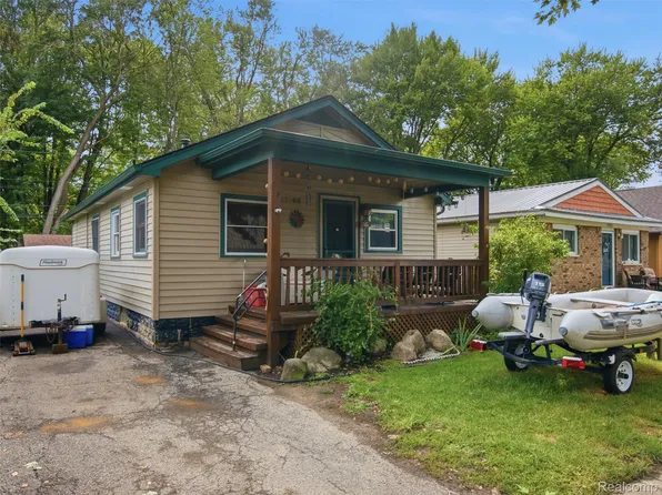 27668 Moran St, Harrison Township, MI 48045