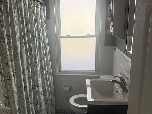 3rd image of 375 W Webster Ave