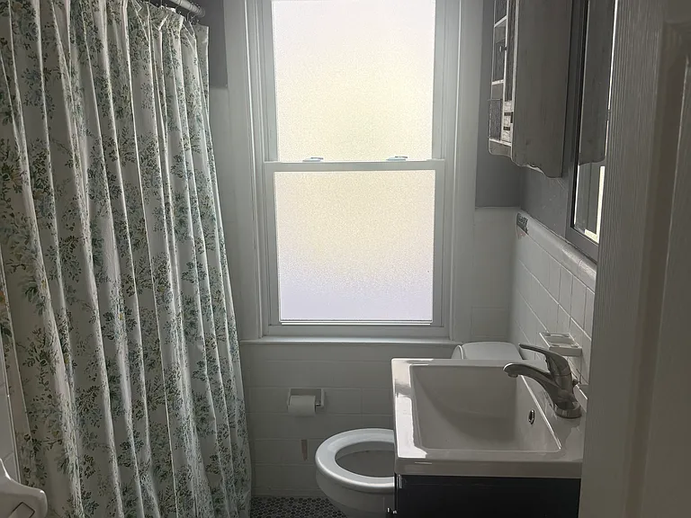375 W Webster Ave — Photo 3