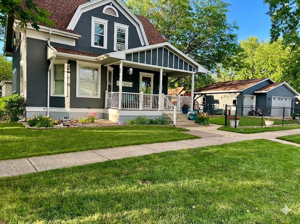213 W 5th St - Property Image