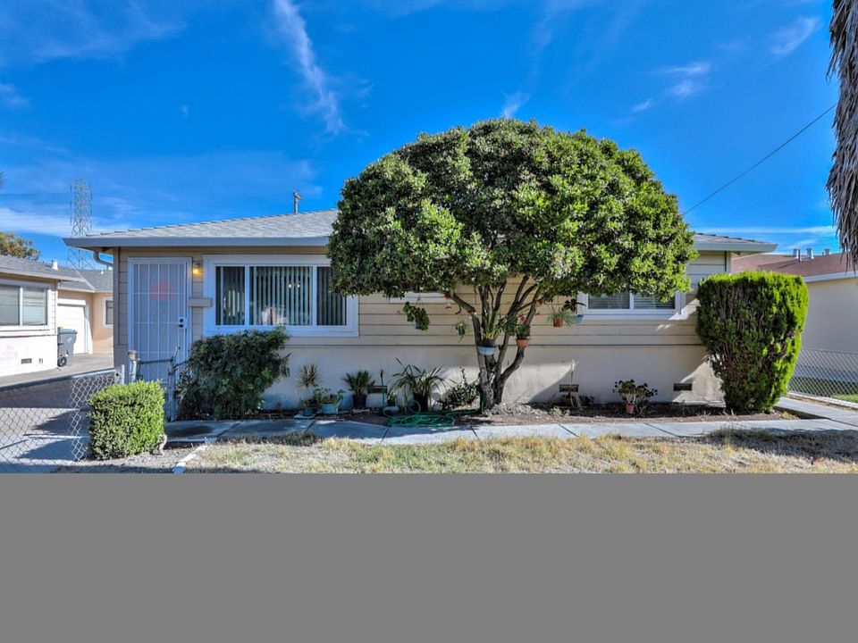 1st image of 166 Muirfield Dr