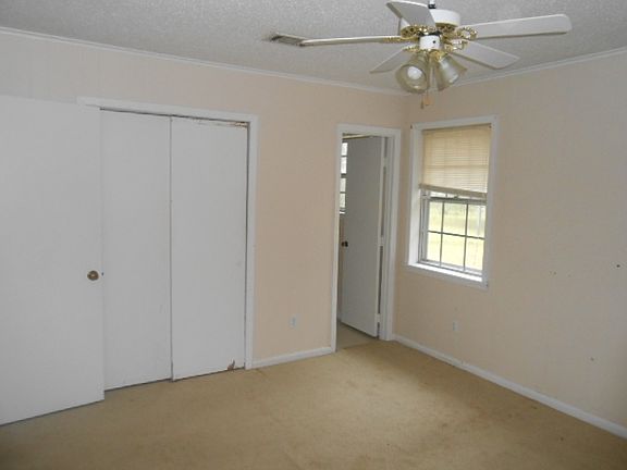 4th image of 207 White Cir