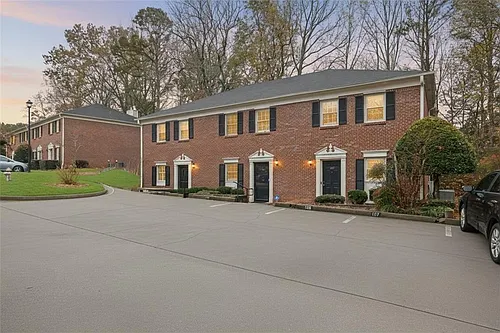 138 Sterling Ct Photo 1