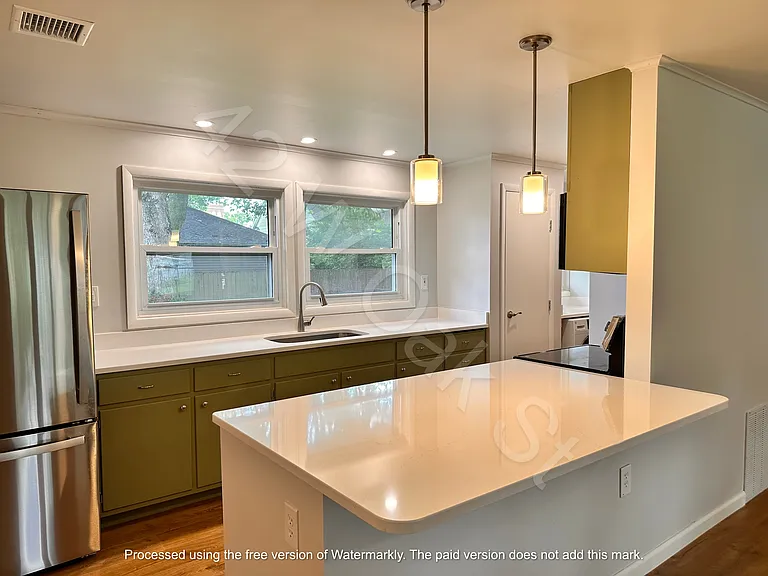 42 W Oak St — Photo 5